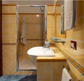 3 bedroom villa with pool and tennis court in Sicily, sleeps 6-8